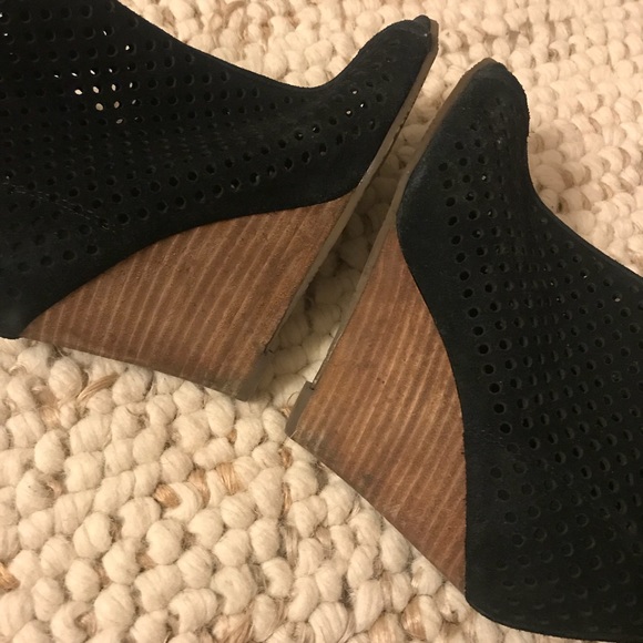 Black suede ankle wedges - Picture 3 of 6